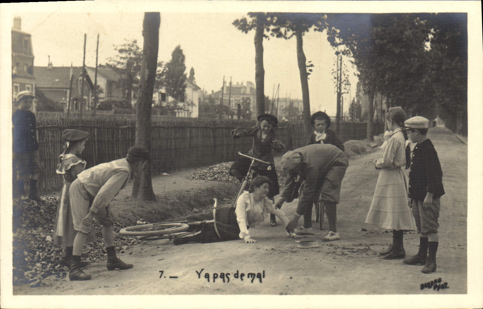 CPA Velo Cycle Cyclisme Femmes Enfants