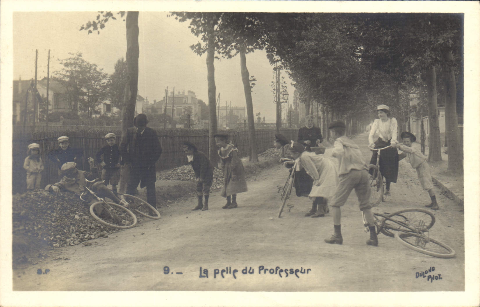 CPA Velo Cycle Cyclisme Femmes Enfants