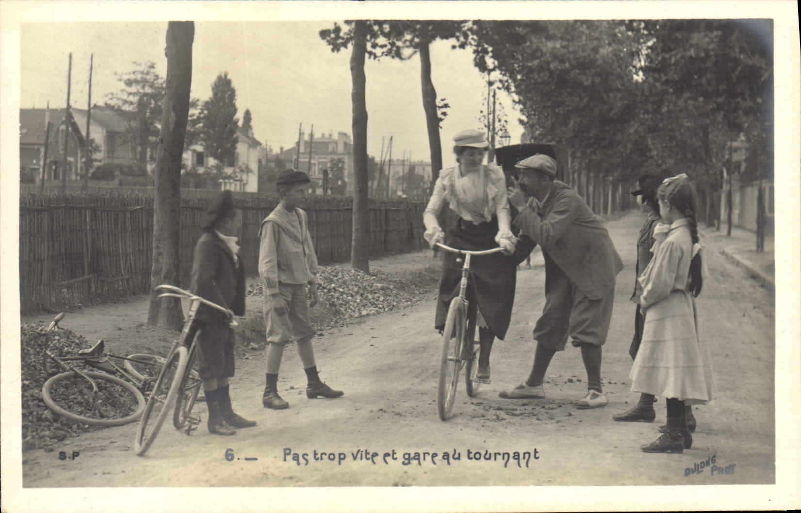 CPA Velo Cycle Cyclisme Femmes Enfants