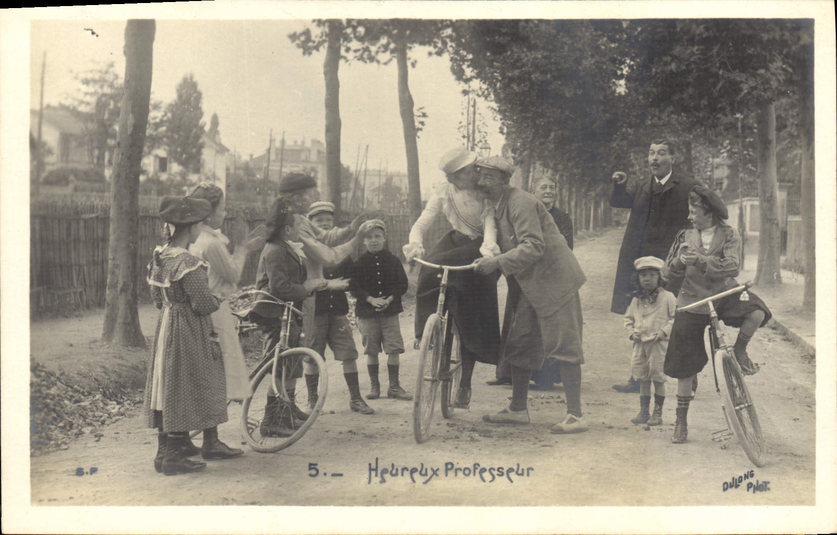 CPA Velo Cycle Cyclisme Femmes Enfants
