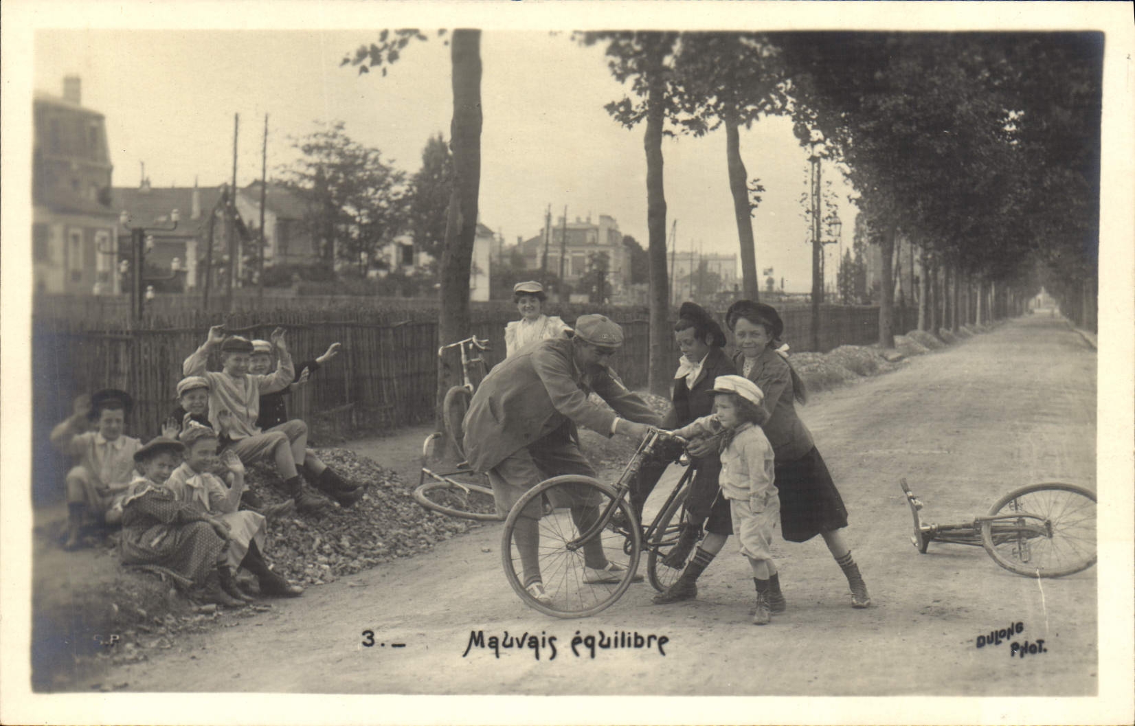 CPA Velo Cycle Cyclisme Femmes Enfants