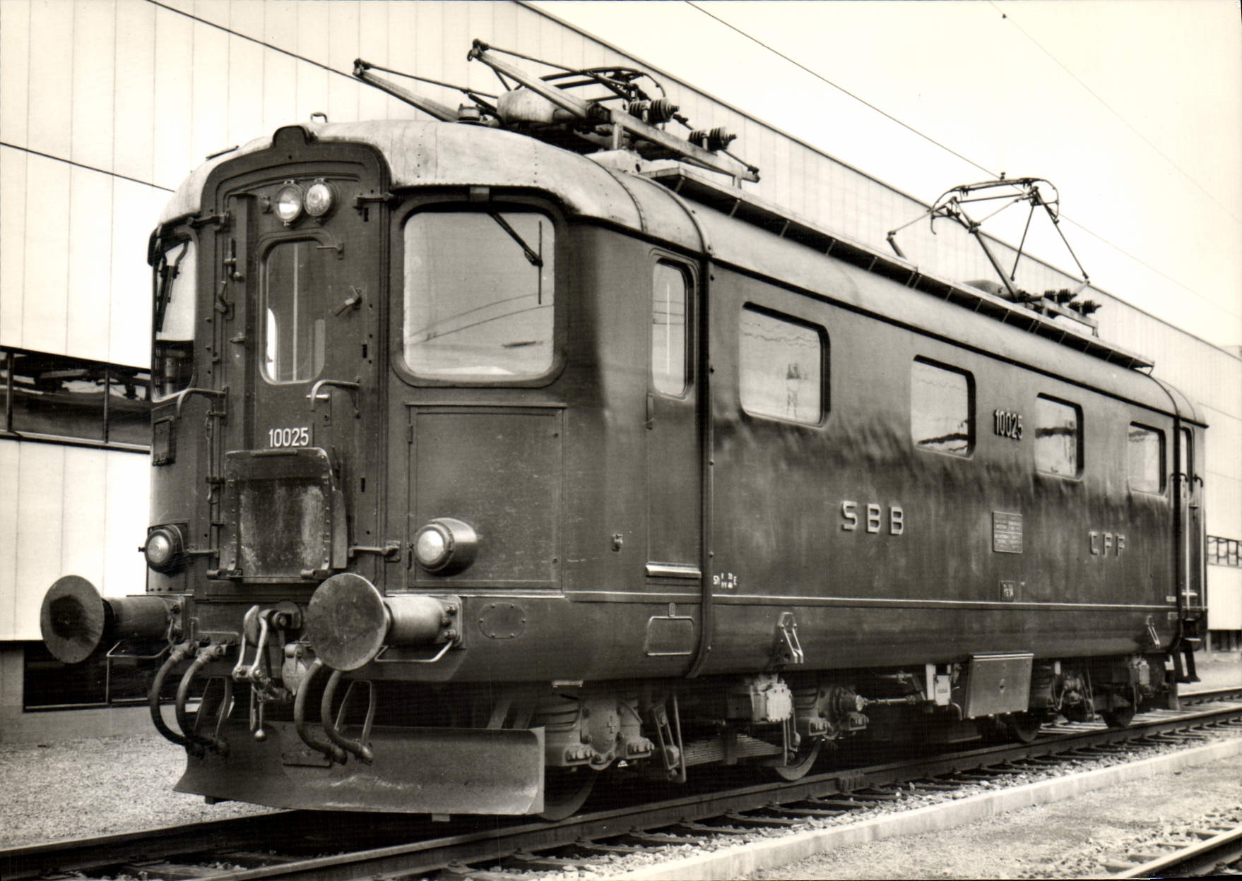 MODERN CARD Train light Engine Re 4/4 10001 026