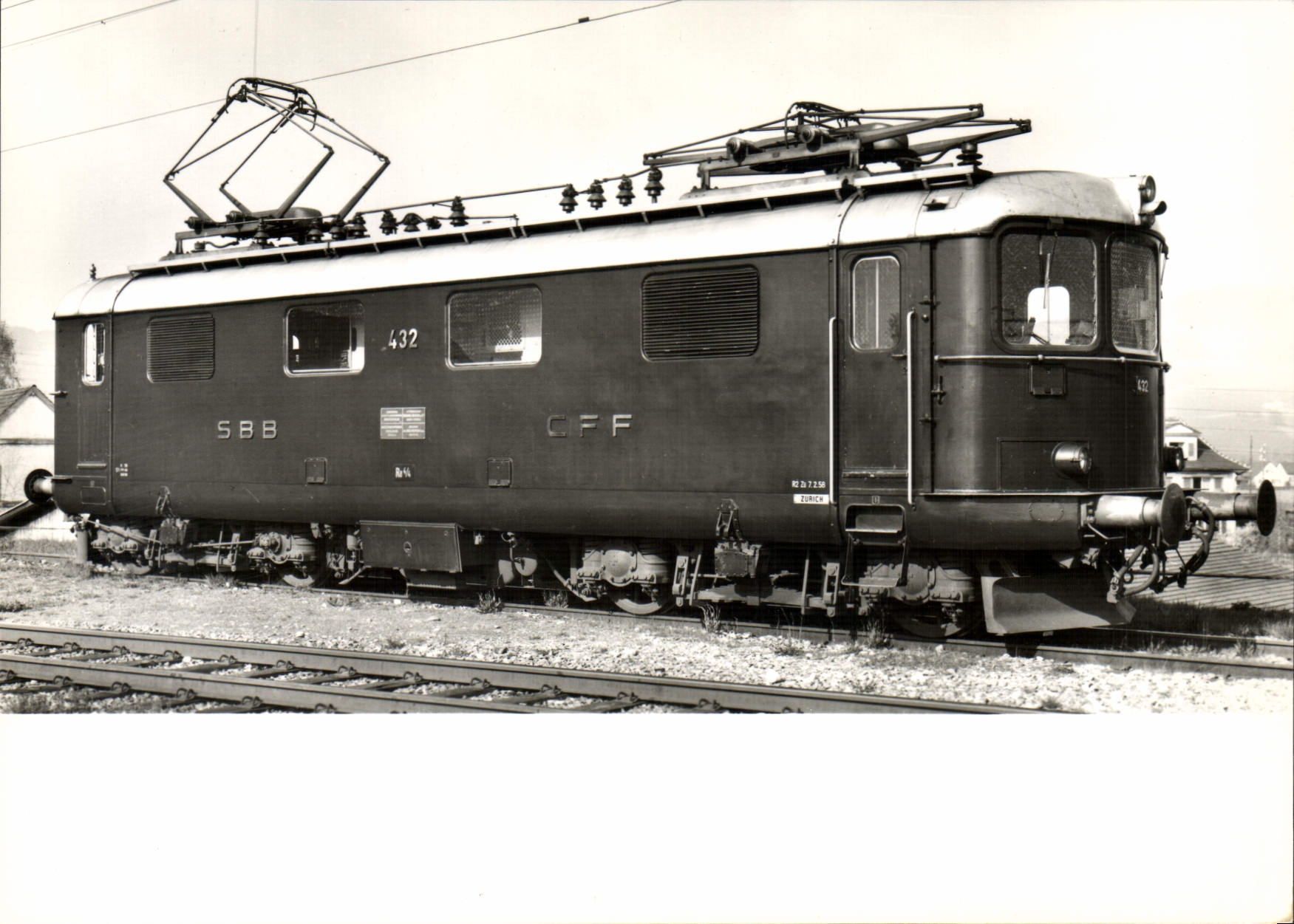 CPM Train Locomotive legere pour trains directs Re 4/4 427 450