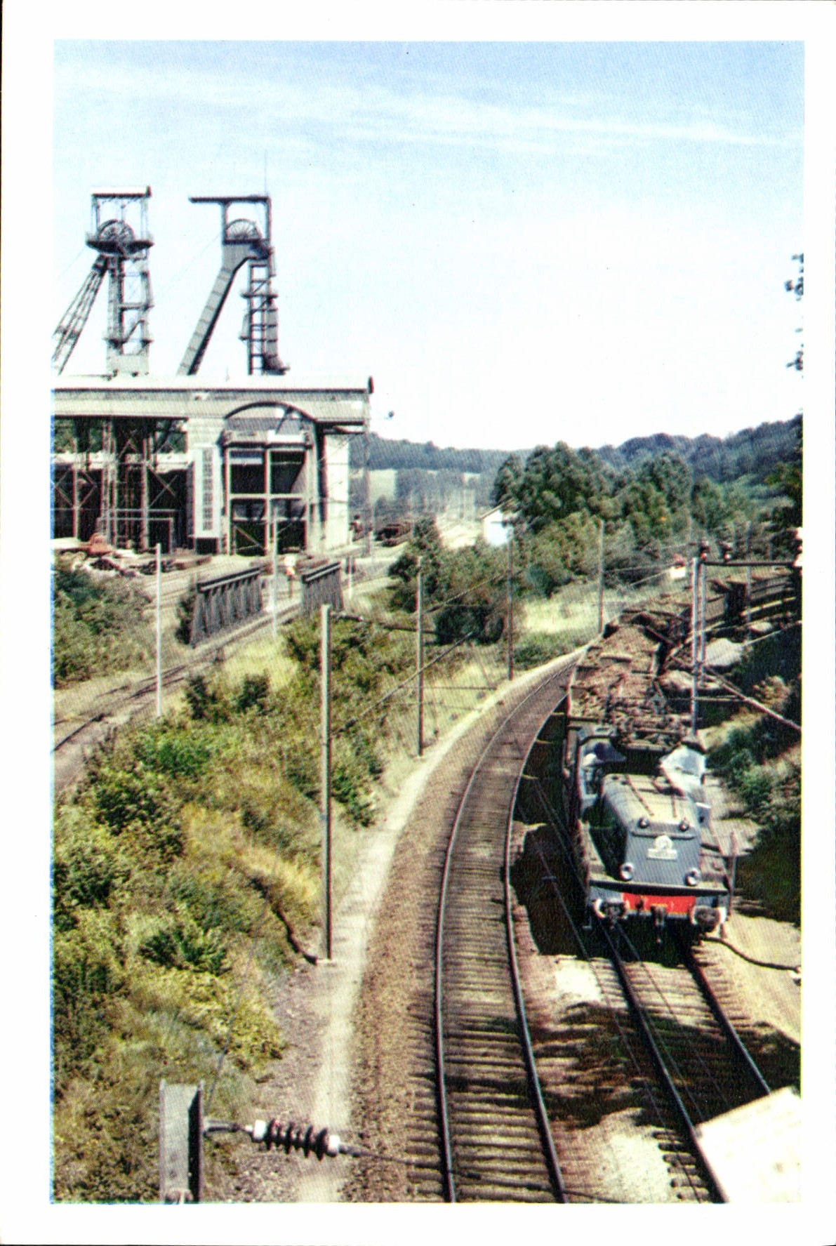 MODERN CARD ore Train on the Northern arrear East electrifies