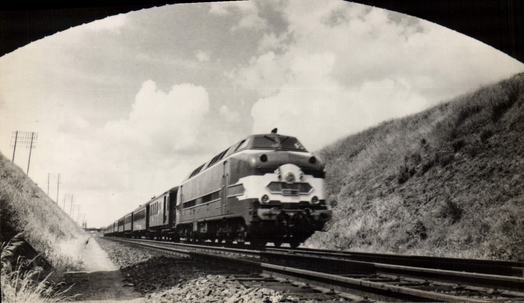 MODERN CARD Train Nantes Bordeaux close to Clisson Express train