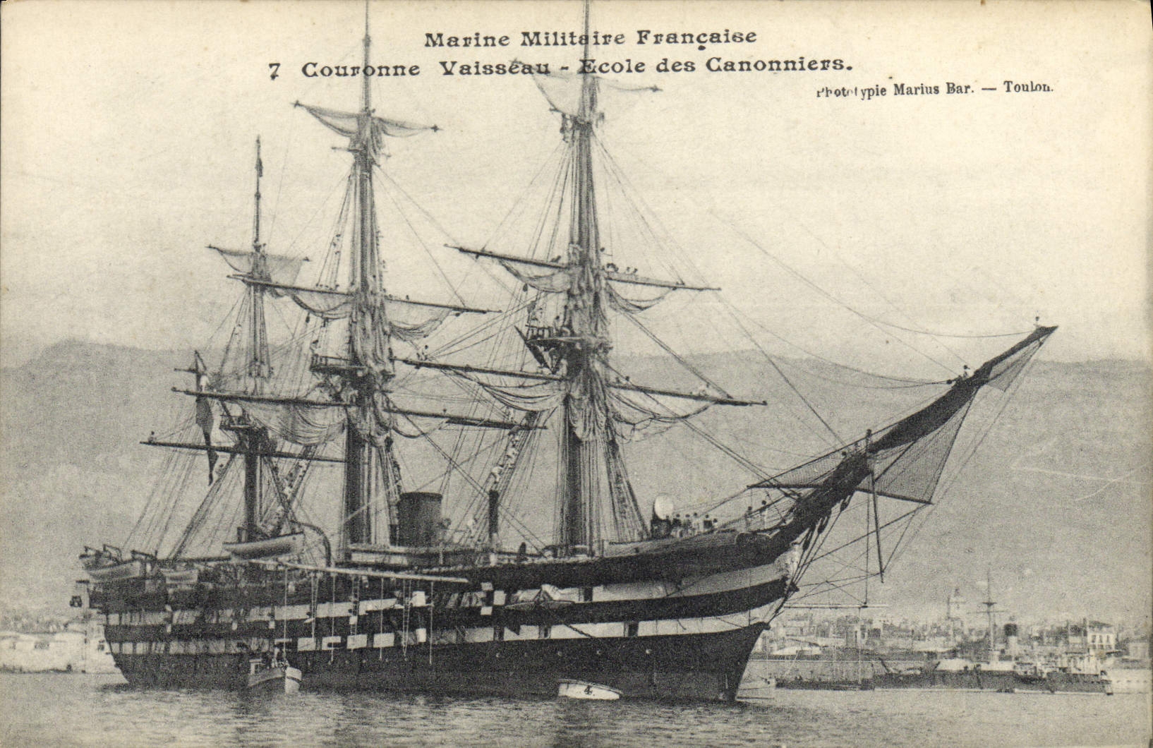 CPA Bateau Couronne Vaisseau Ecole des Canonniers