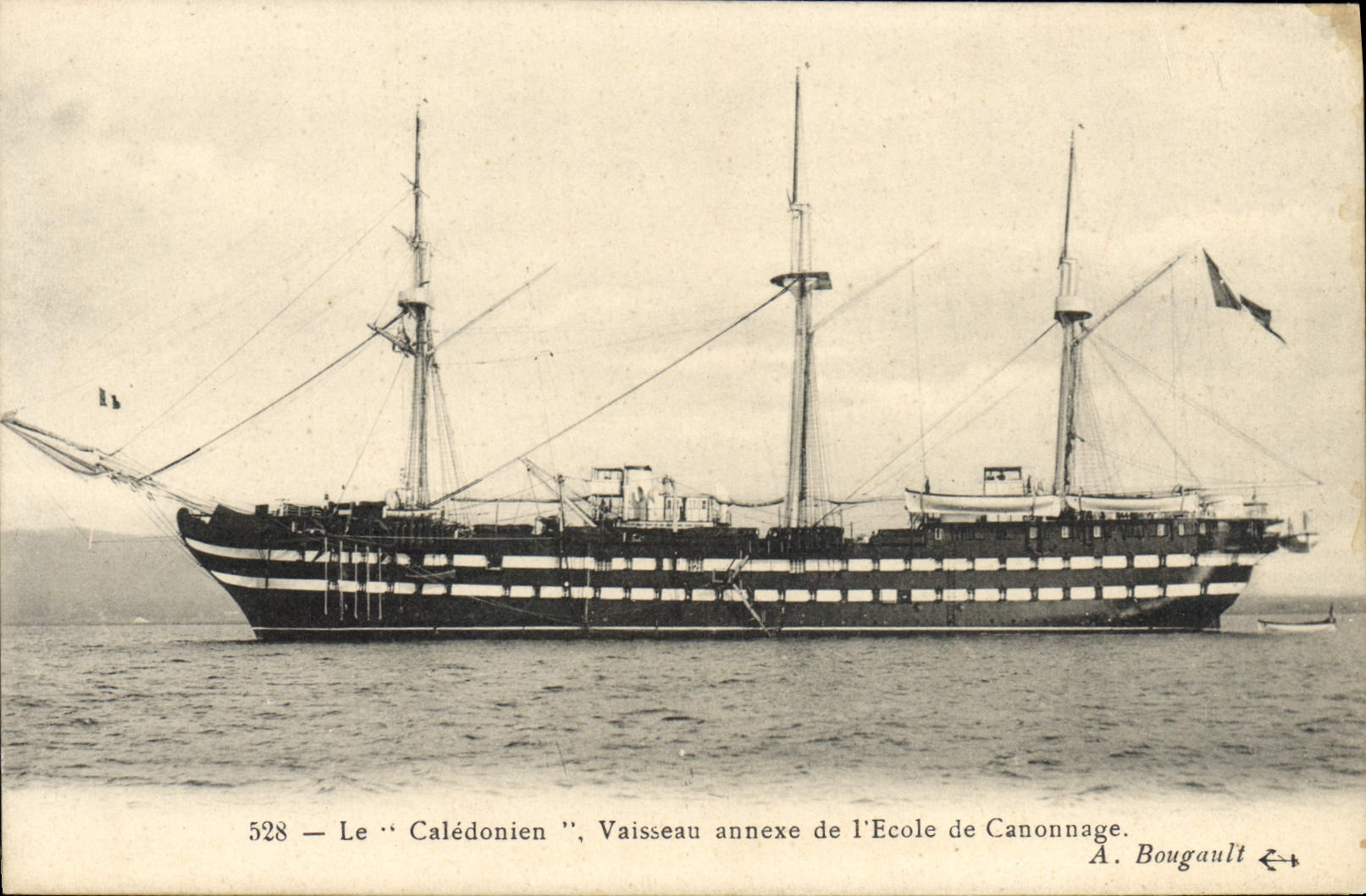 VINTAGE POSTCARD Bateau Caledonien Vaisseau annexes school of Cannonading