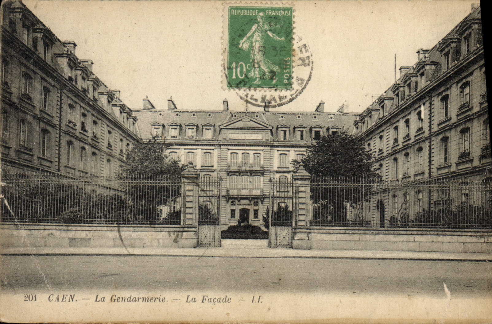CPA Caen La Gendarmerie la facade 