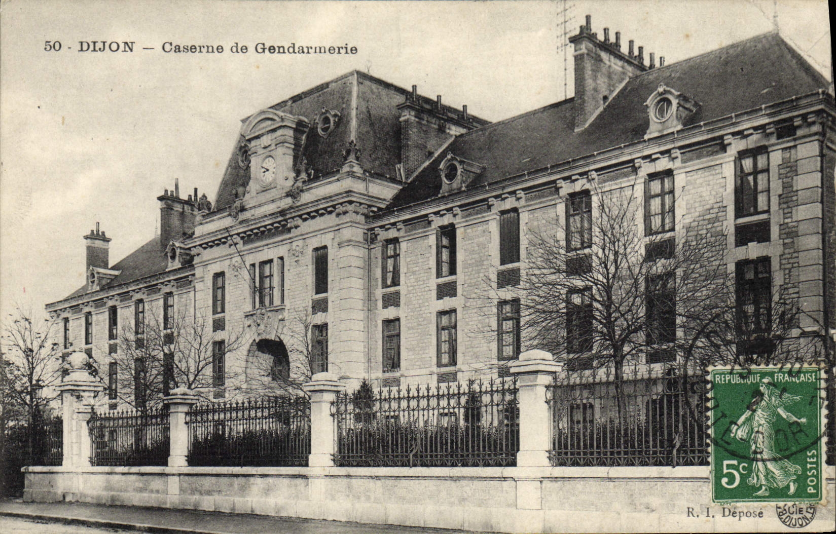Cuarteles de Dijon de la POSTAL de la VENDIMIA de la gendarmería