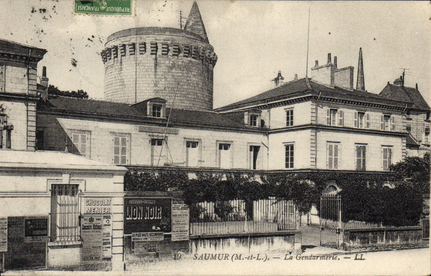 VINTAGE POSTCARD Gendarmerie Saumur Black Lion