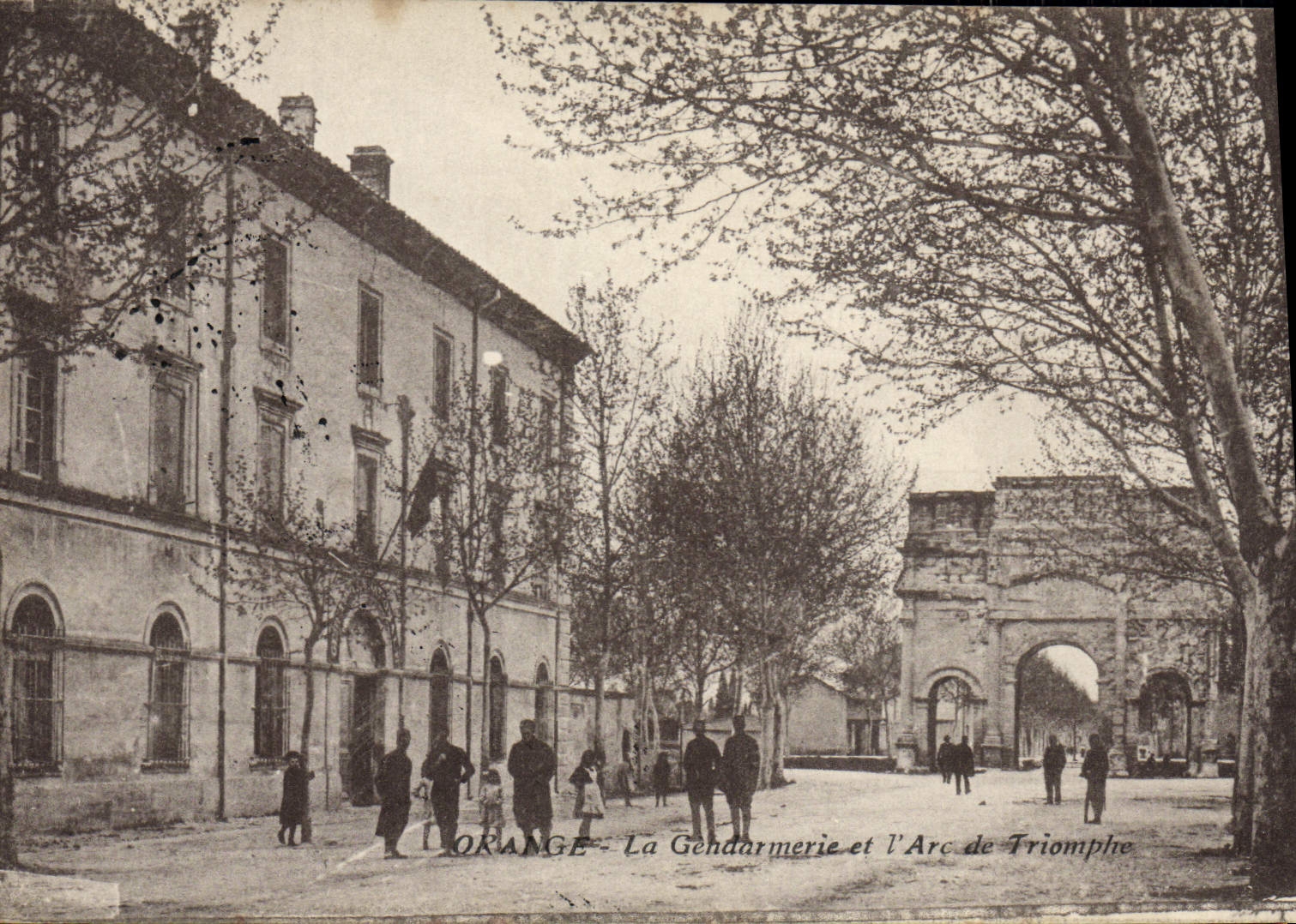 VINTAGE POSTCARD Orange Gendarmerie and Arc de Triomphe