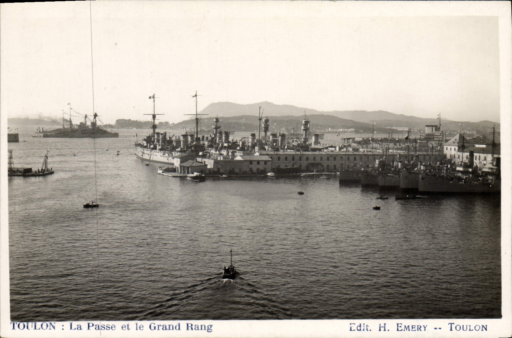 VINTAGE POSTCARD Toulon Boat the master key and the large row