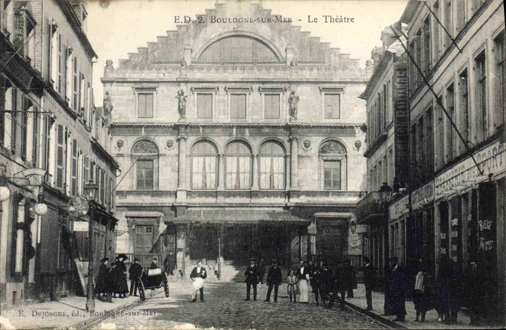 VINTAGE POSTCARD the Boulogne Theater on Sea