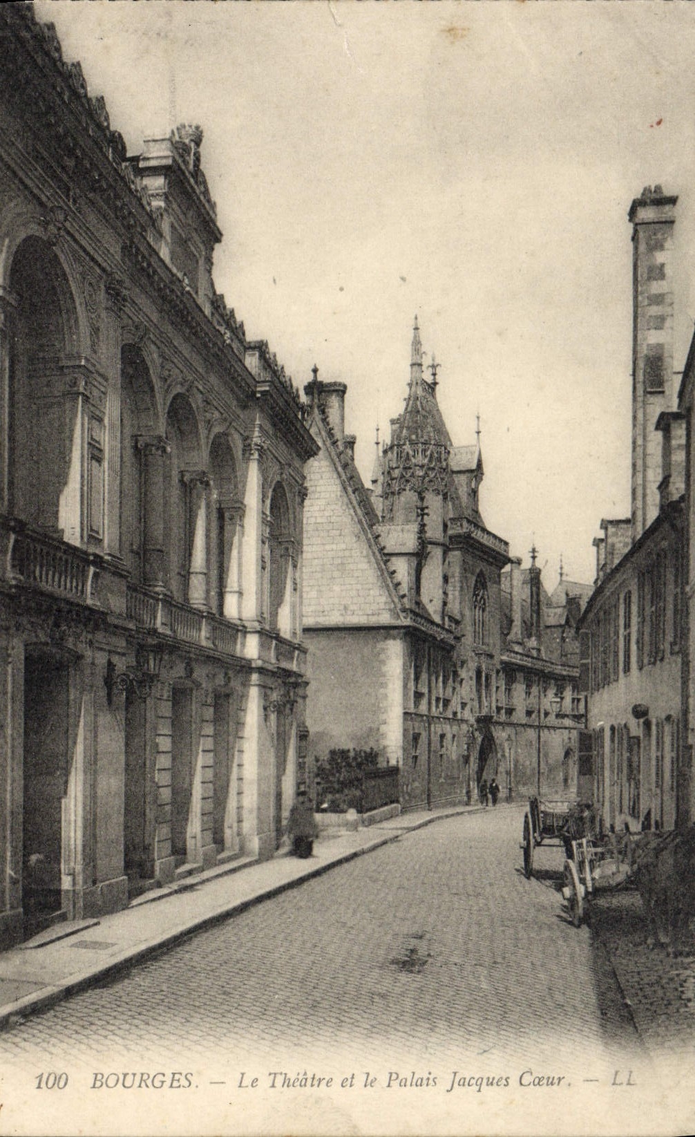 CPA Le Theatre et le palais de Jacques Coeur Bourges