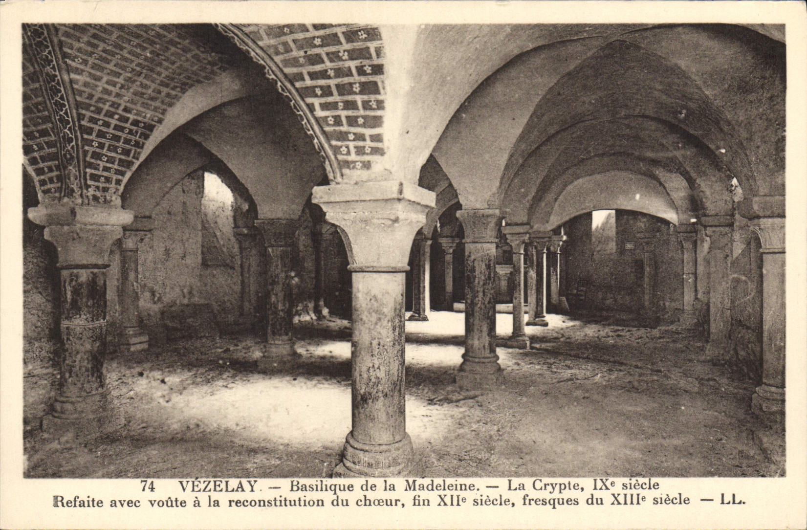 CPA Vezelay Basilique De La Madeleine la crypte