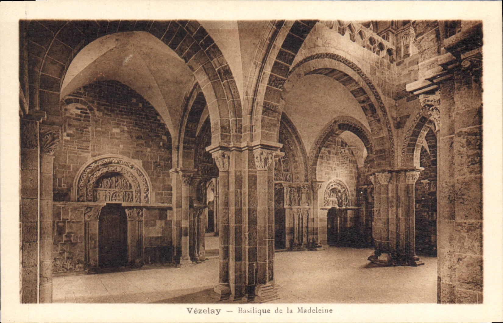 CPA Vezelay Basilique De La Madeleine
