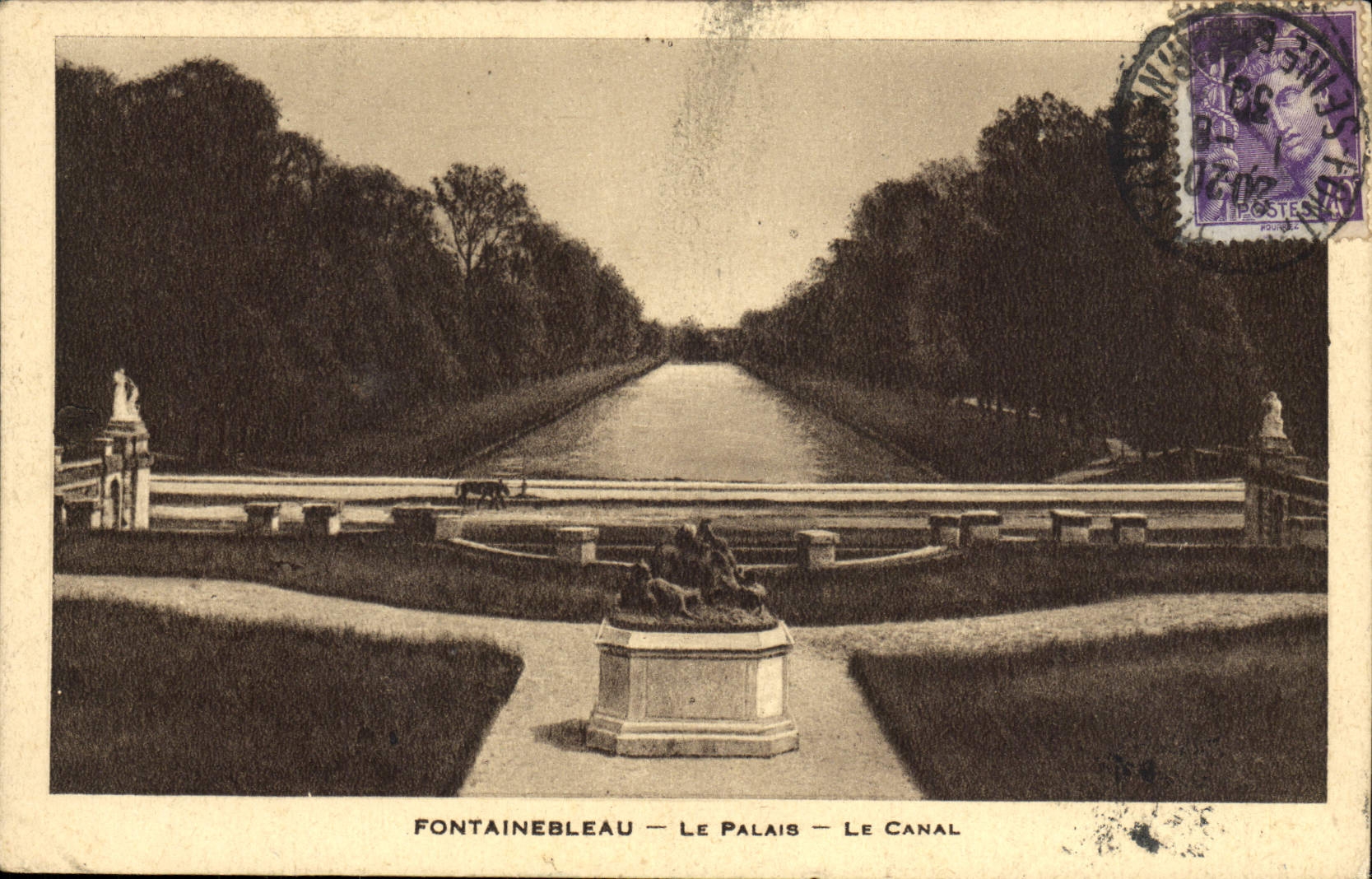 VINTAGE POSTCARD Fontainebleau the Palate the Canal