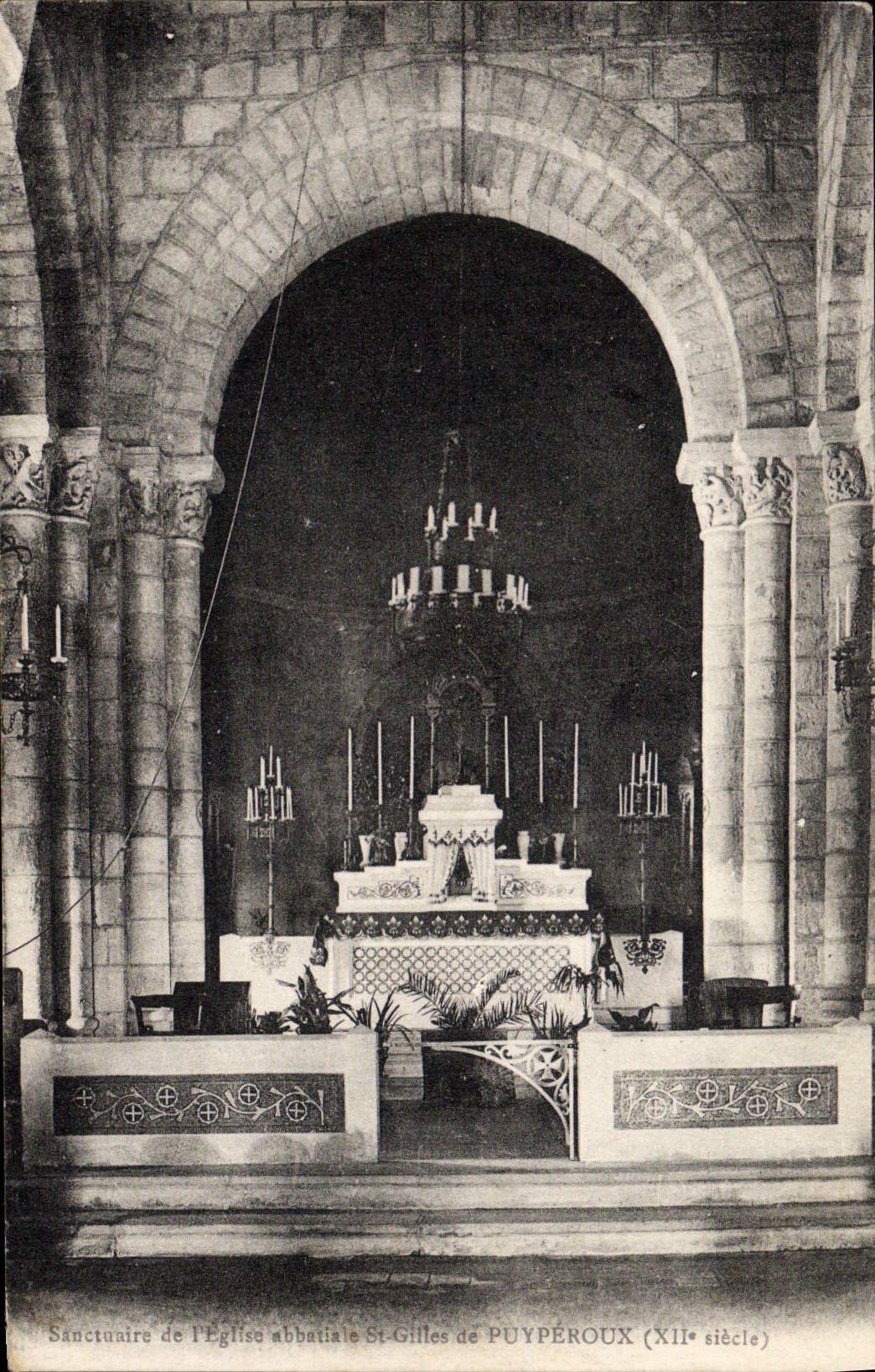 CPA Sanctuatre De I'Eglise Abbatiale St Gilles de Puyperoux