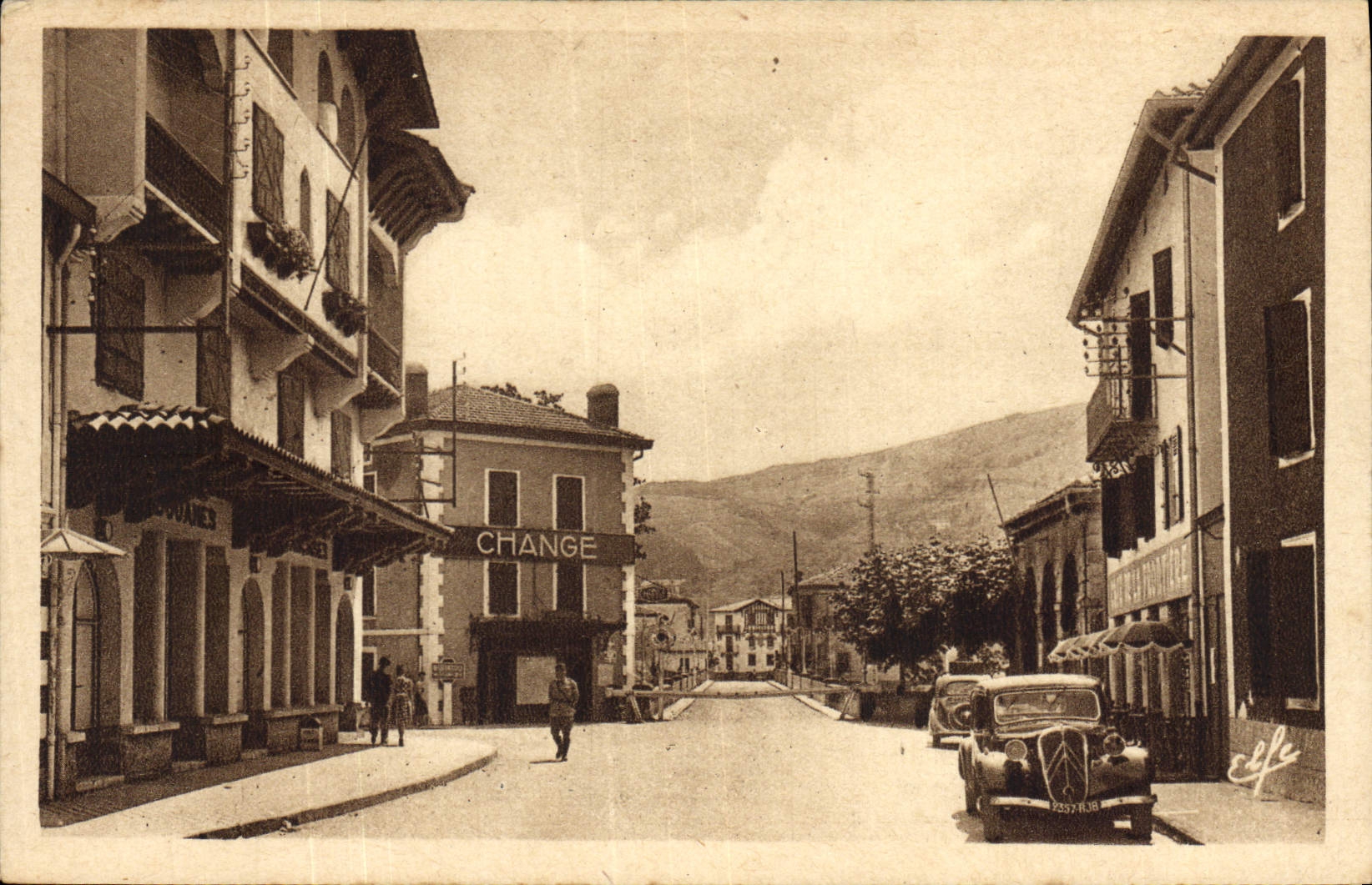 VINTAGE POSTCARD Behobie Customs the international bridge customs