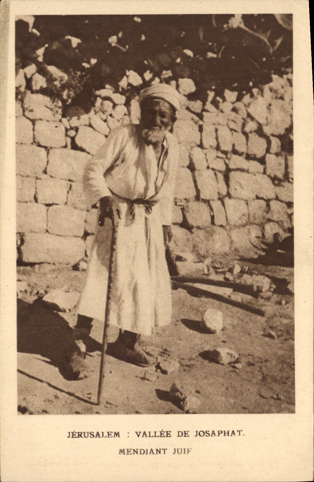 VINTAGE POSTCARD Jewish Judaica Jerusalem Valley of Jewish Josaphat Begging