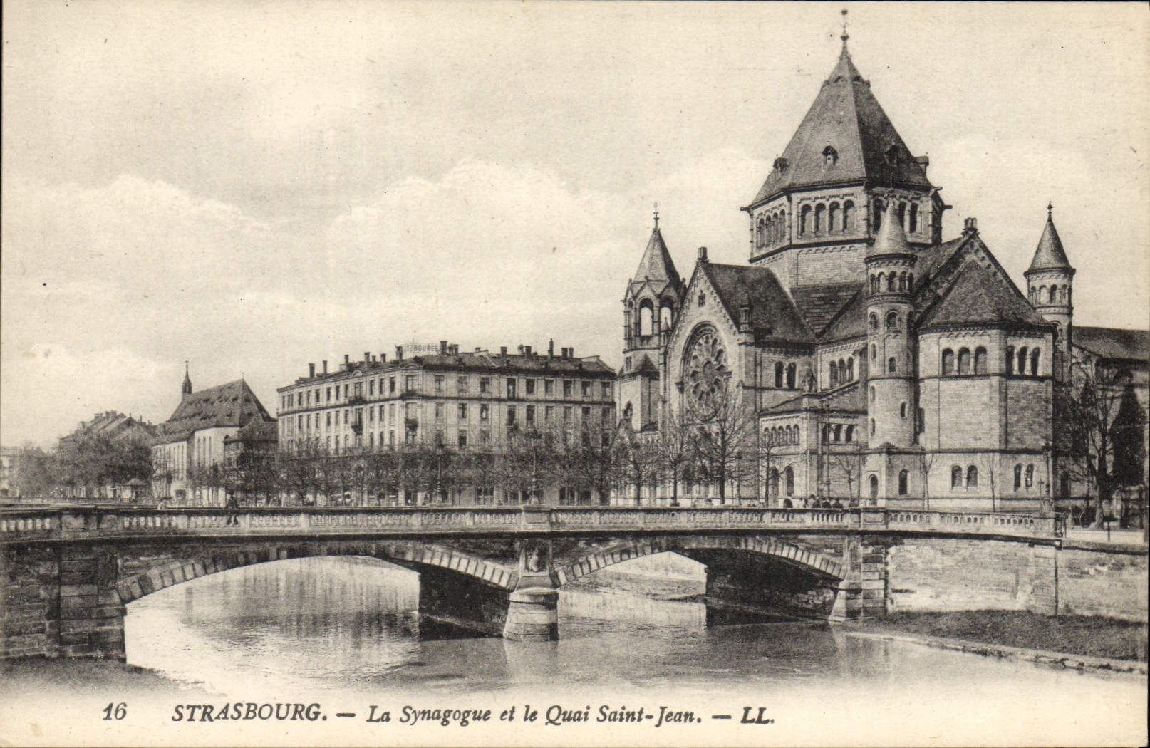 VINTAGE POSTCARD Jewish Judaica Strasbourg the synagog and the Holy quay Jean