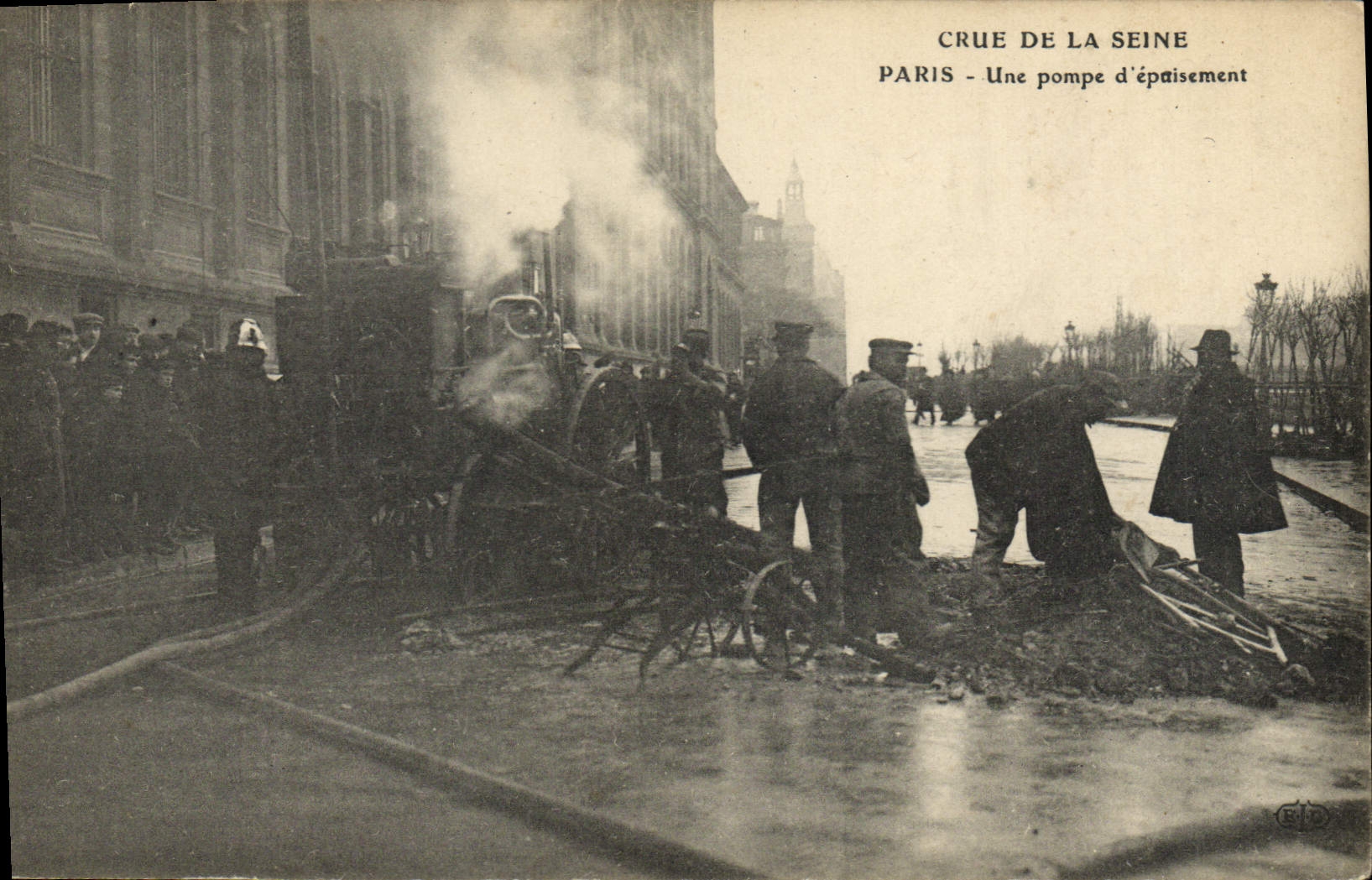 CPA Sapeurs Pompiers Paris Crue de la Seine Une pompe d'epuisement TOP