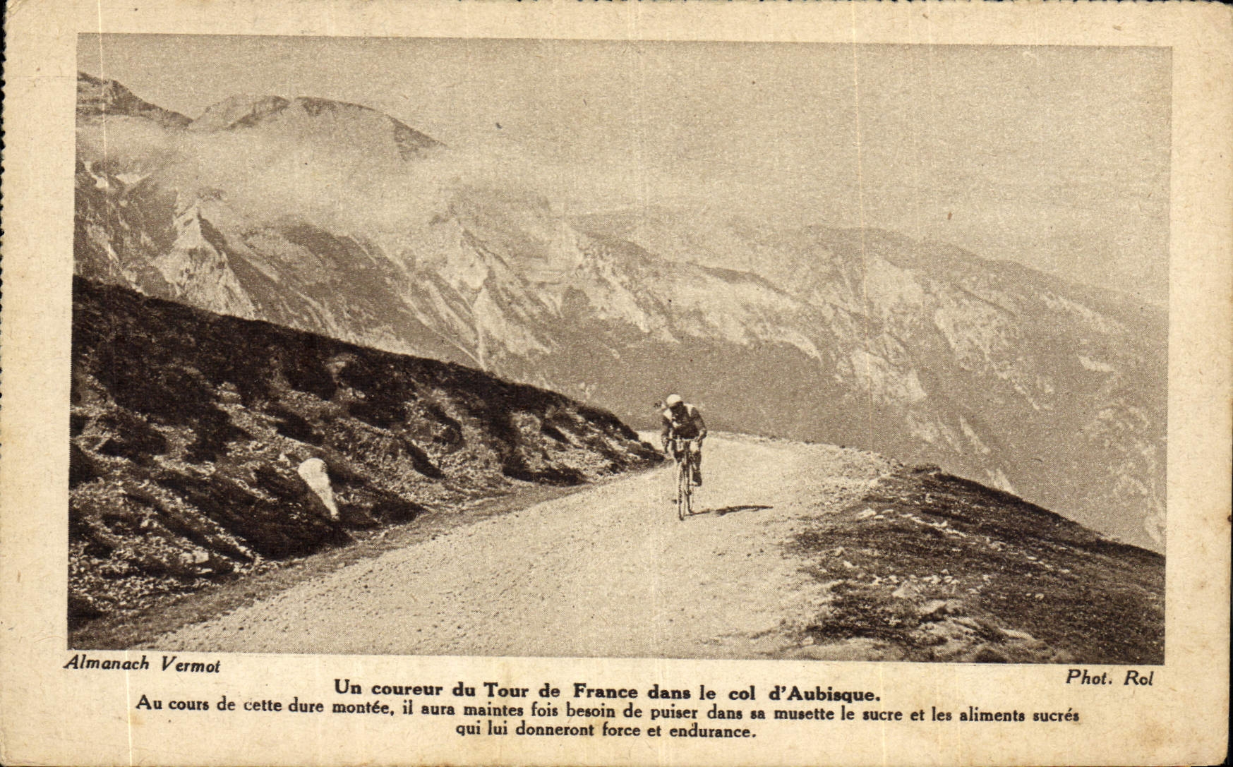 CPA Velo Cycle Cyclisme Un coureur du tour de France dans le col d'Aubisque