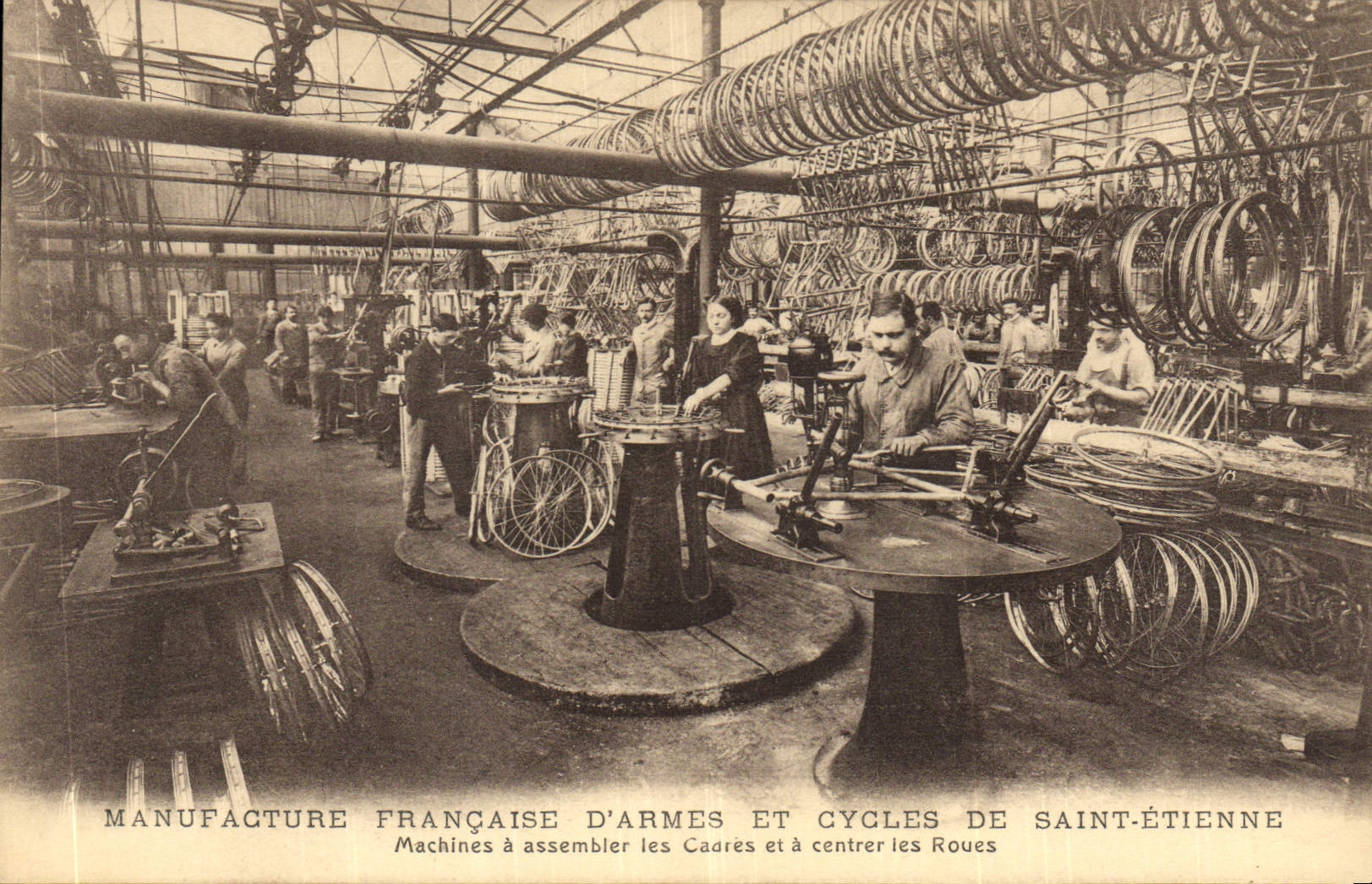 CPA Velo Cycle Cyclisme Manufacture d'Armes et de Cycles de Saint Etienne Machines a assembler les cadres et a centrer