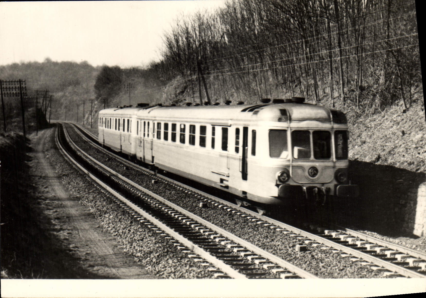 MODERN CARD Railroads Train Engine Express train Railway OG St Pierre Laval