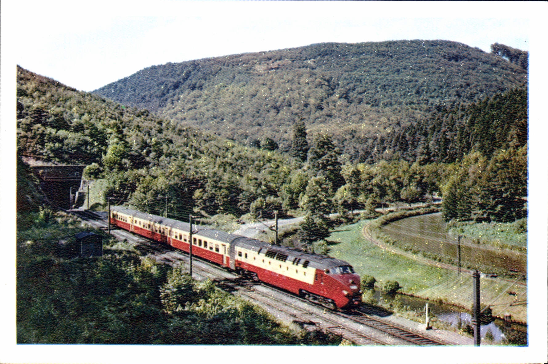 CPM Chemins de Fer Train Rame TEE hollandaise Edelweiss a Stambach pres de Saverne 