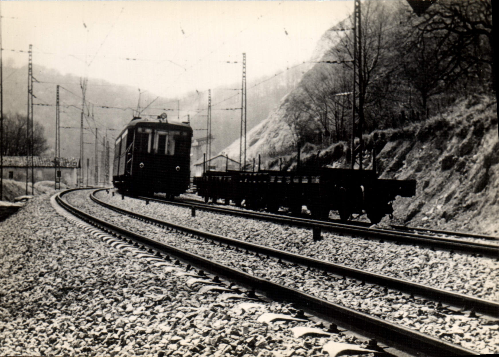 MODERN CARD Railroads Train National Spanish Railways Irun Madrid