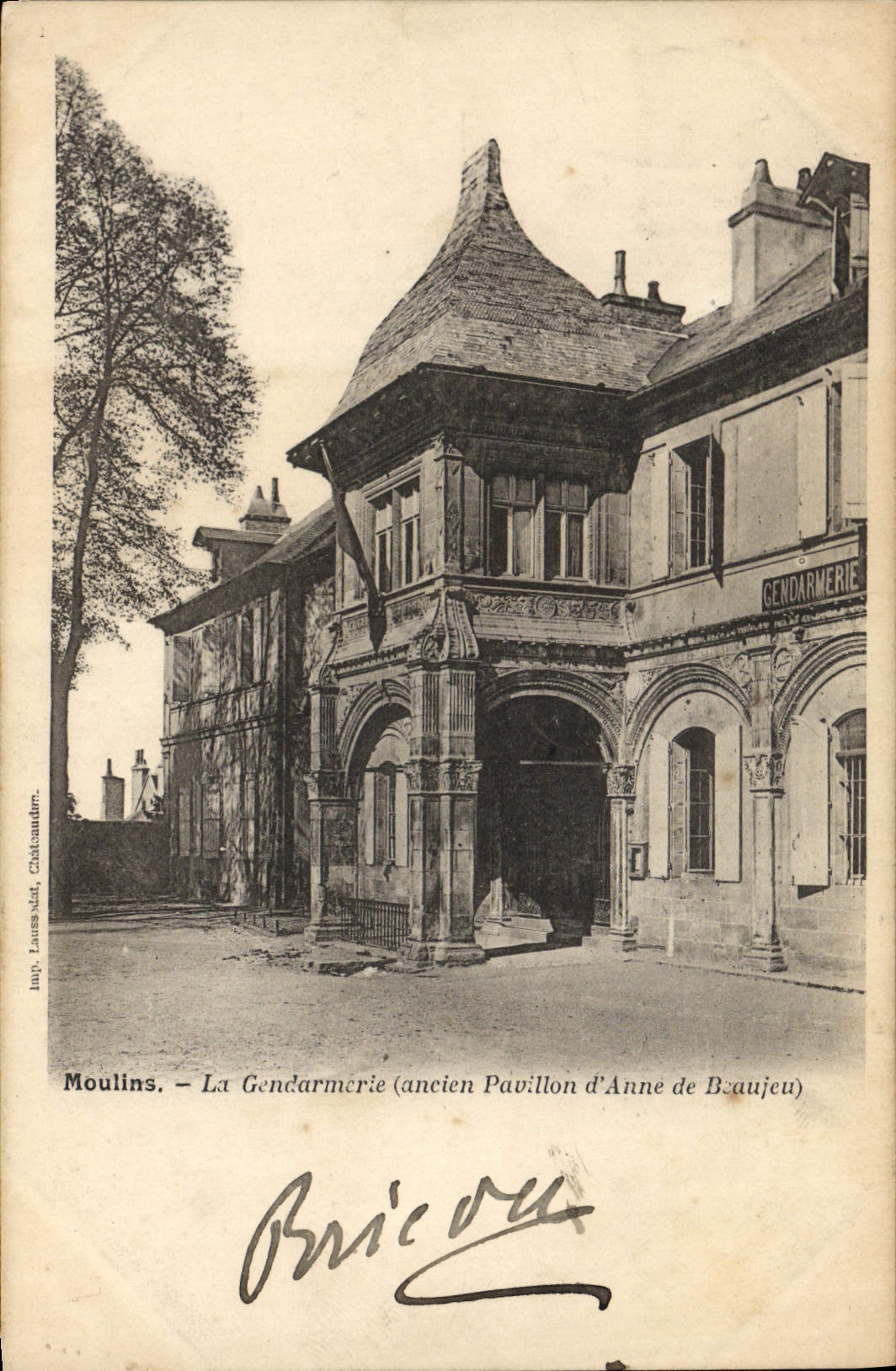 VINTAGE POSTCARD Moulins gendarmerie Old house of Anne of Brittany