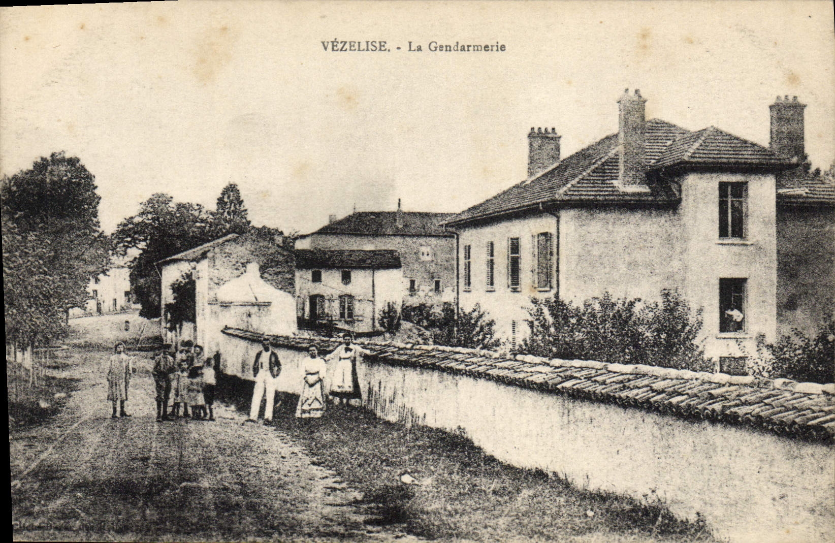 VINTAGE POSTCARD Velize Gendarmerie