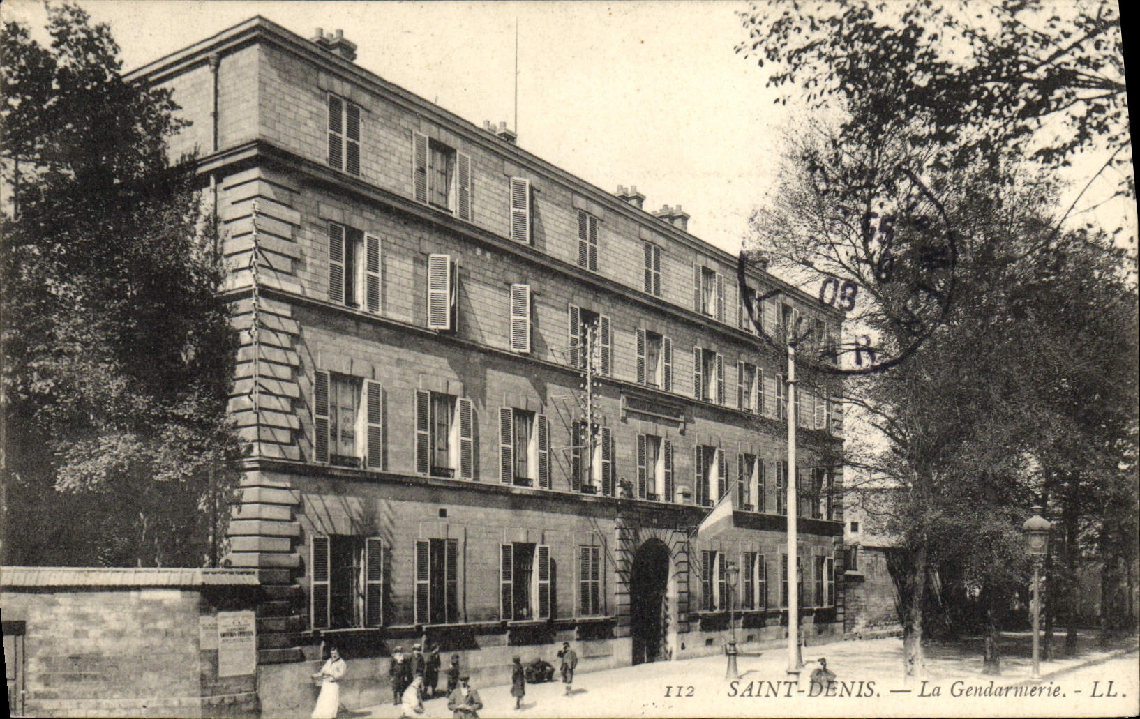 VINTAGE POSTCARD Saint-Denis Gendarmerie