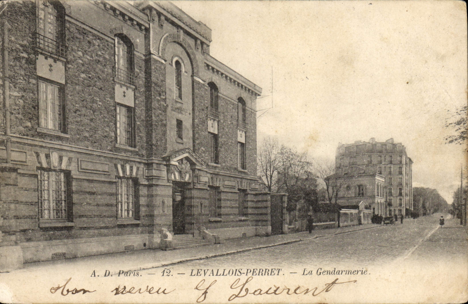 CPA Levallois-Perret Gendarmerie
