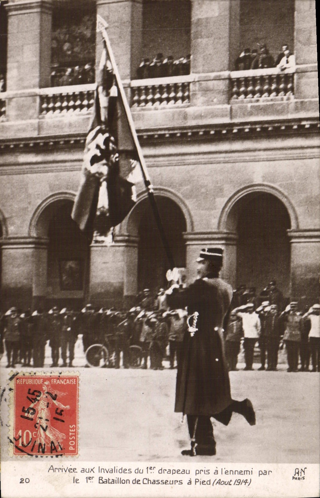 CPA Paris Arrivee Aux Invalides du 1er drapeau pris a l'ennemi par le 1er bataillon des chasseurs a pied 
