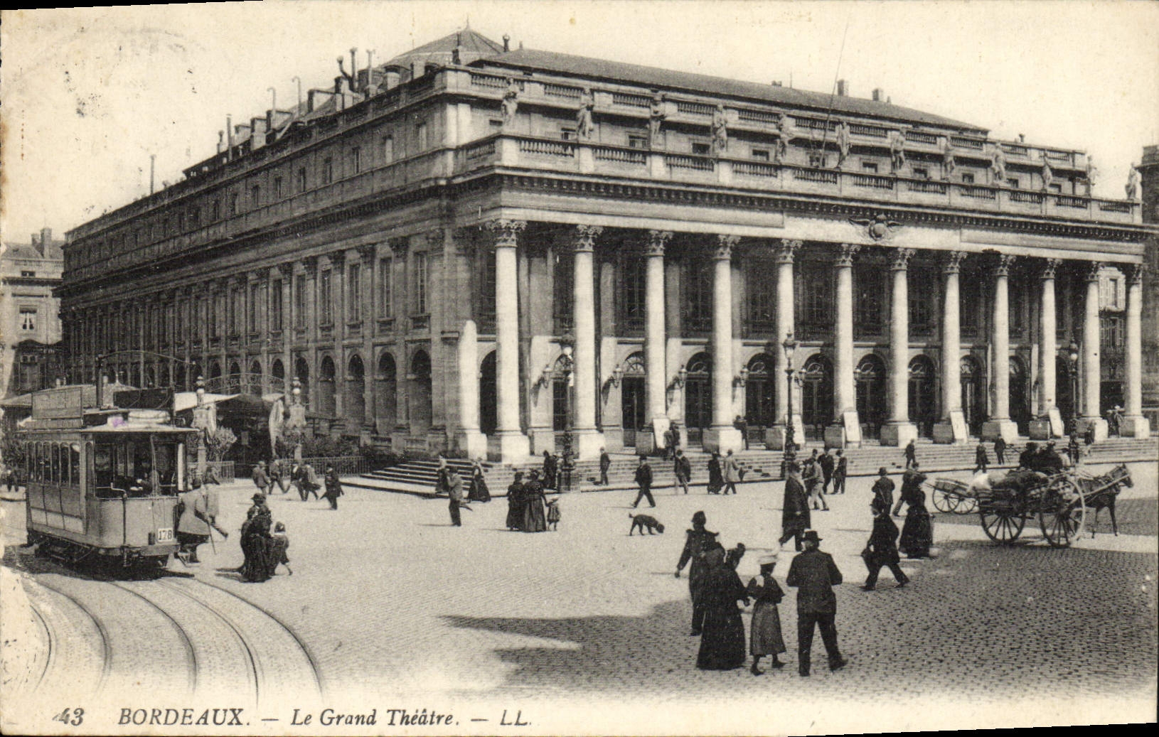 CPA Bordeaux Le grand Theatre Tramway