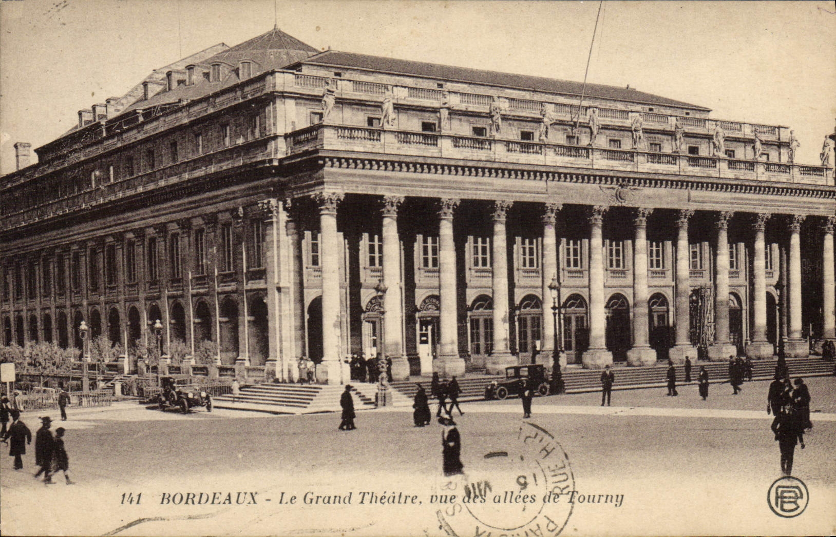CPA Bordeaux Le grand Theatre Vue des allees de Tourny