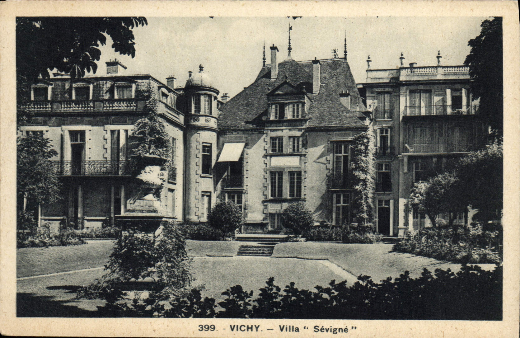 VINTAGE POSTCARD Vichy Sevigne Villa
