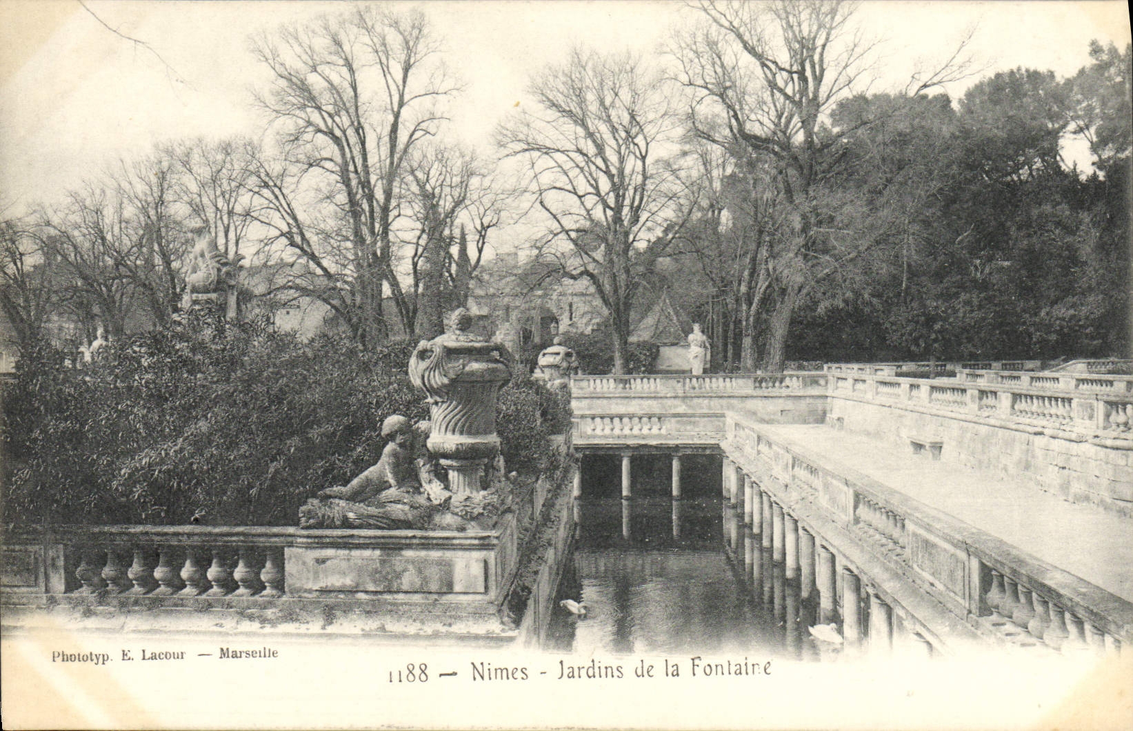 CPA Nimes Jardins De La Fontaire