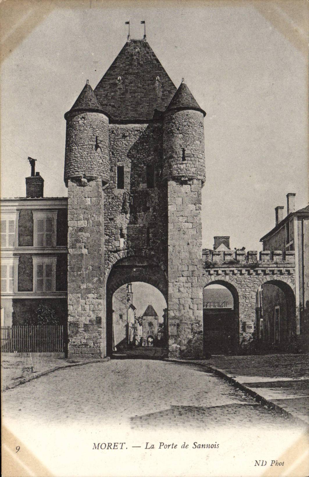 VINTAGE POSTCARD Moret the Gate De Sannois