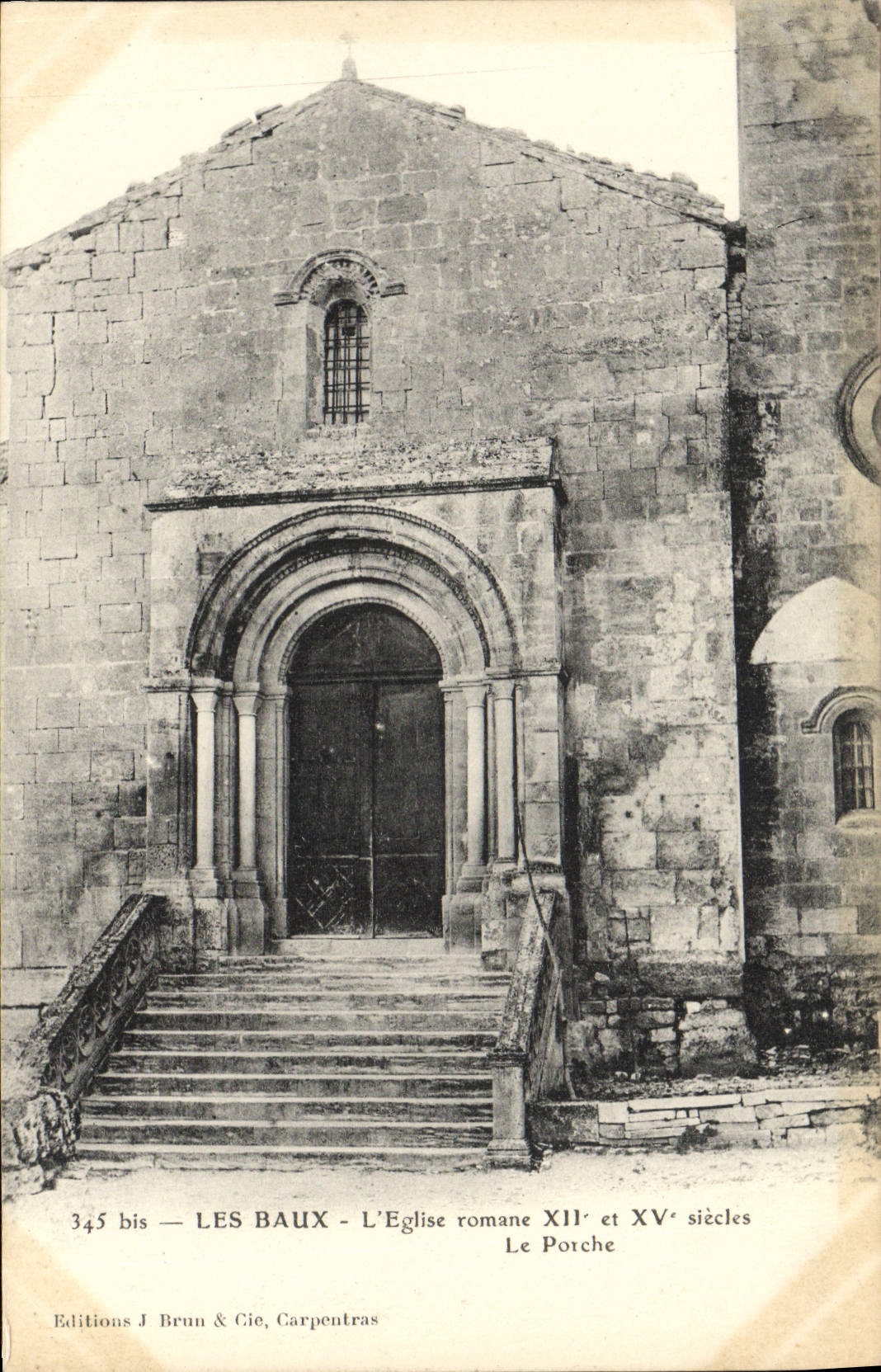 CPA Les Baux L'Eglise Romane Le porche