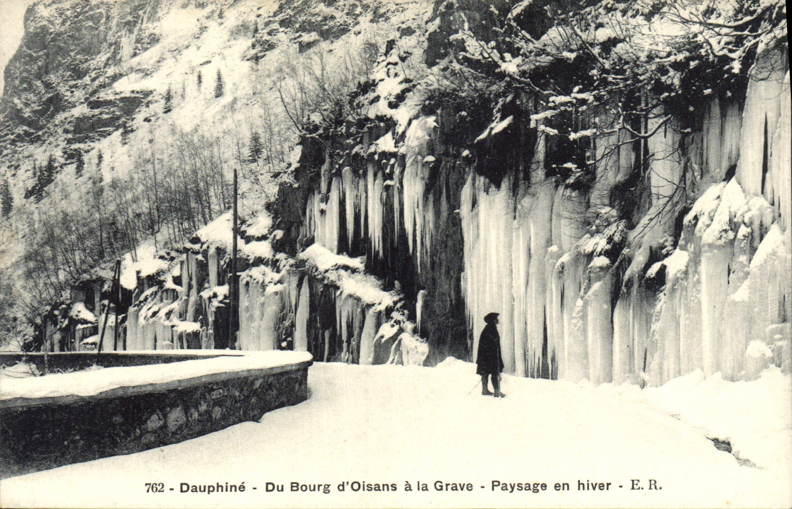 CPA Dauphine Du Bourg d'Oisans a la Garve Paysage en hiver