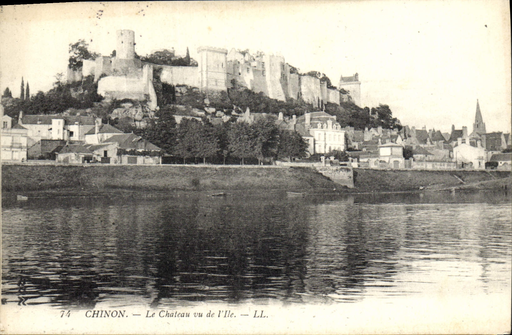 POSTAL Chinon de la VENDIMIA el castillo visto de I él