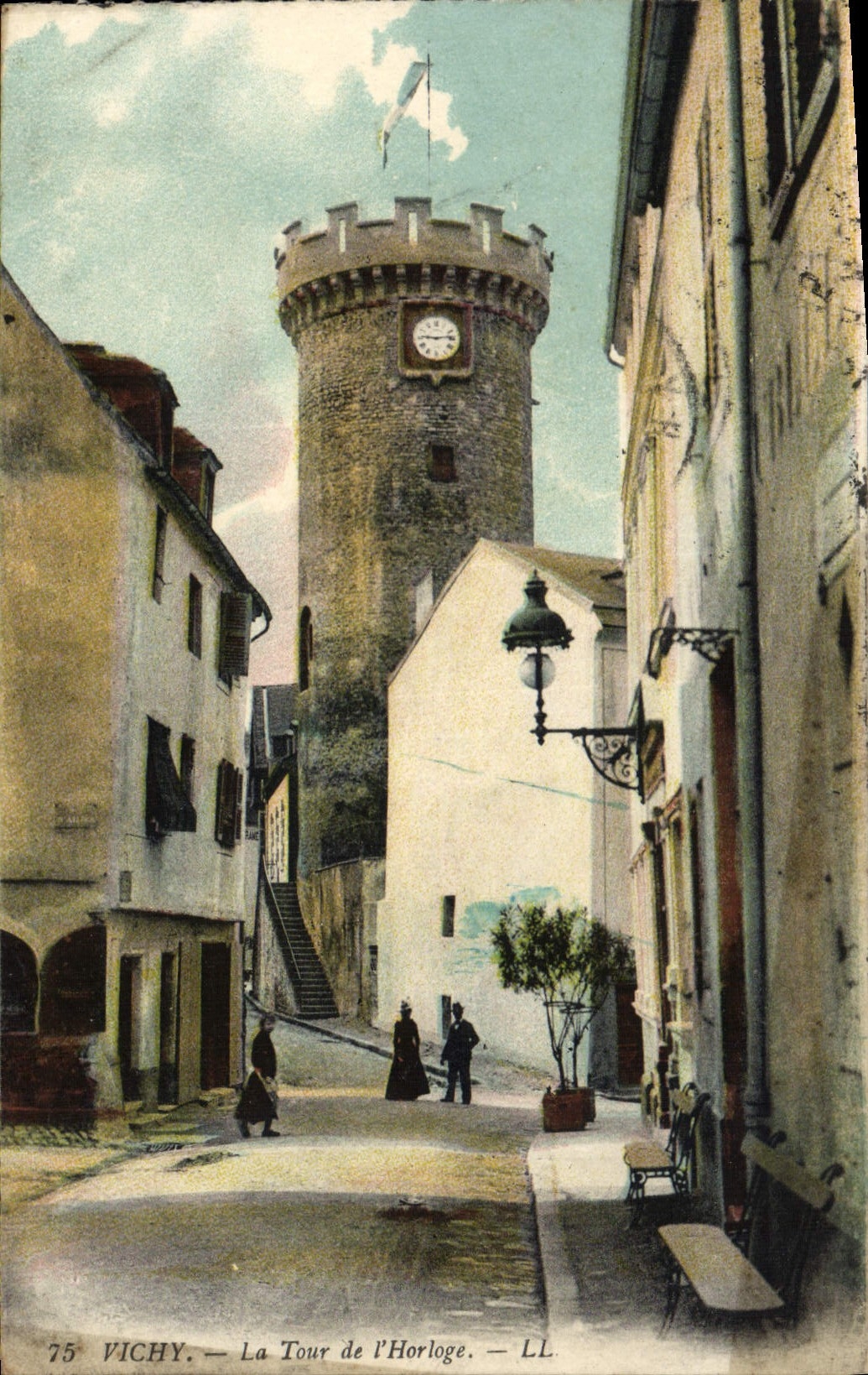 VINTAGE POSTCARD Vichy the Turn of the Clock