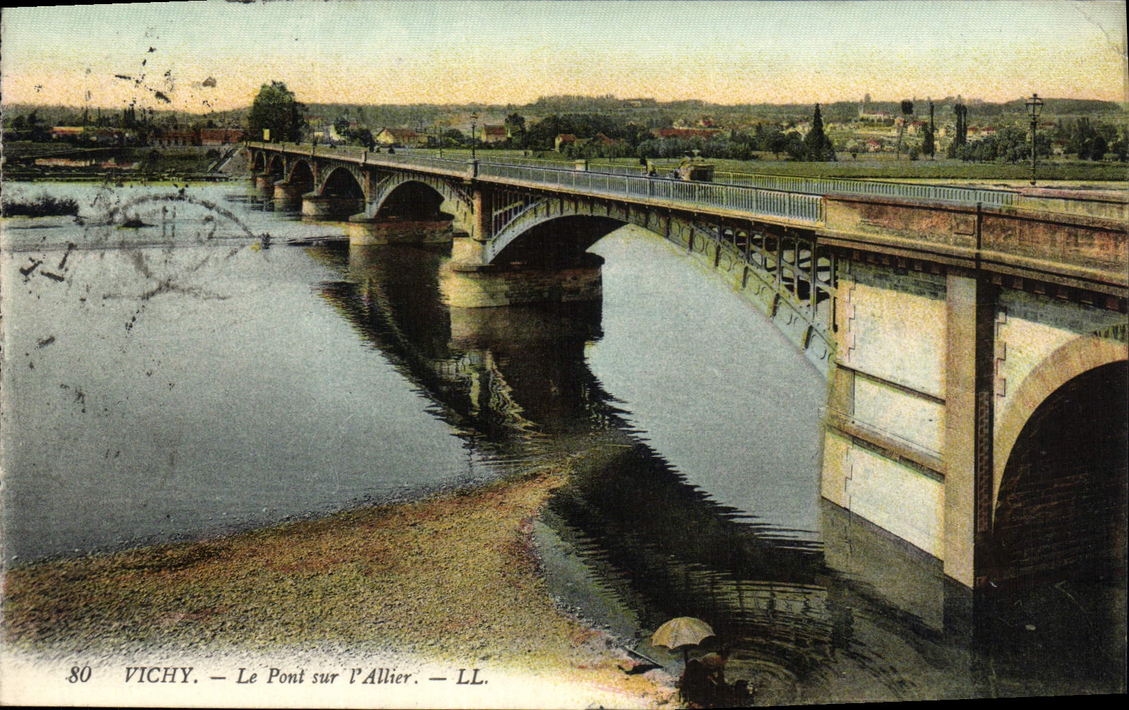 VINTAGE POSTCARD Vichy the Bridge on Allier