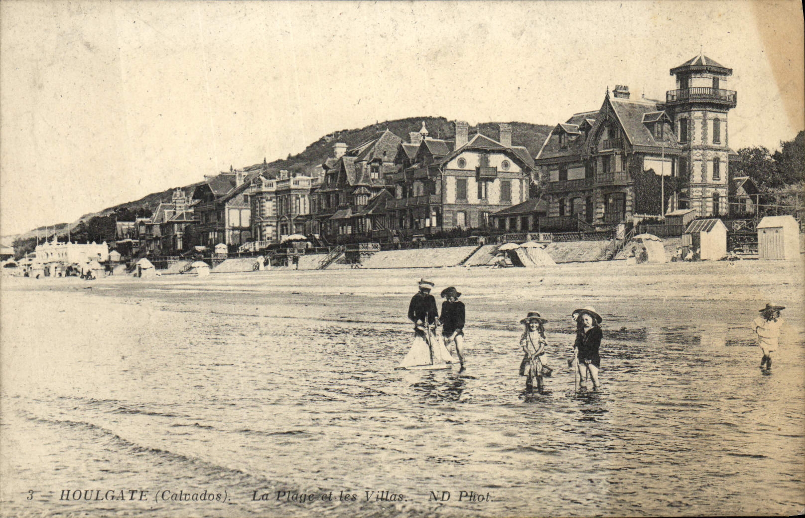 VINTAGE POSTCARD Houlgate the Beach and villas