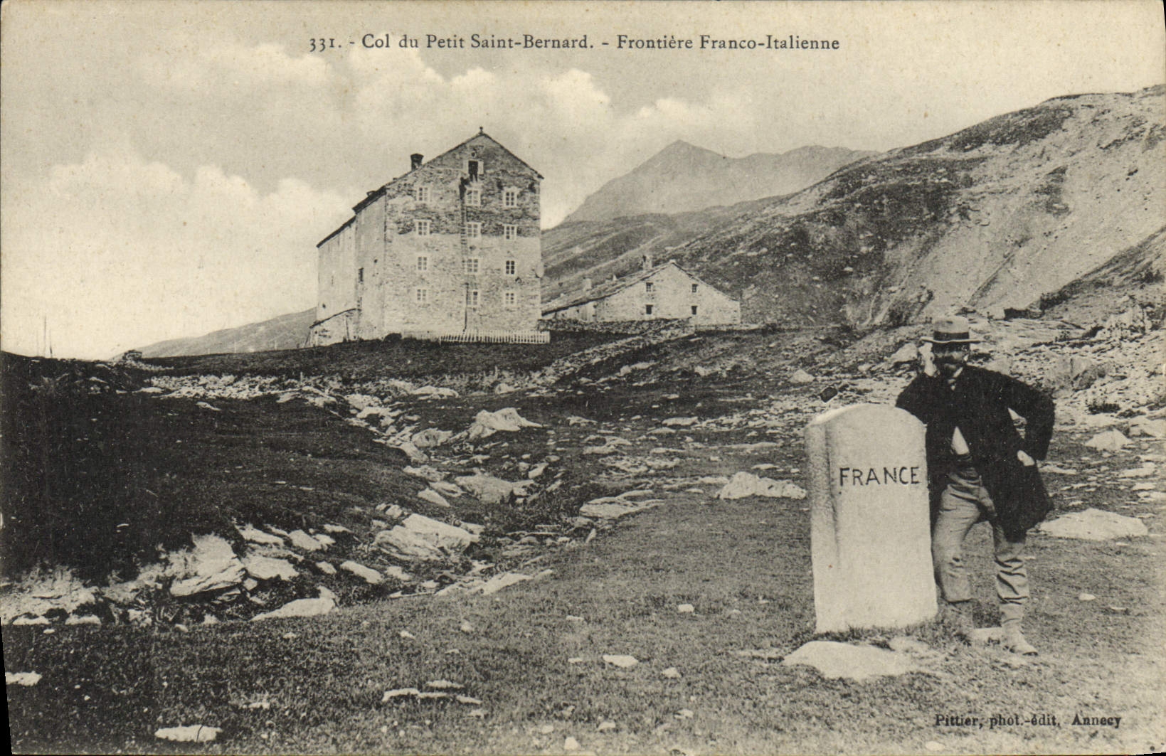 VINTAGE POSTCARD Customs Customs Collar of the Small Saint Bernard Free Italian Frontiere