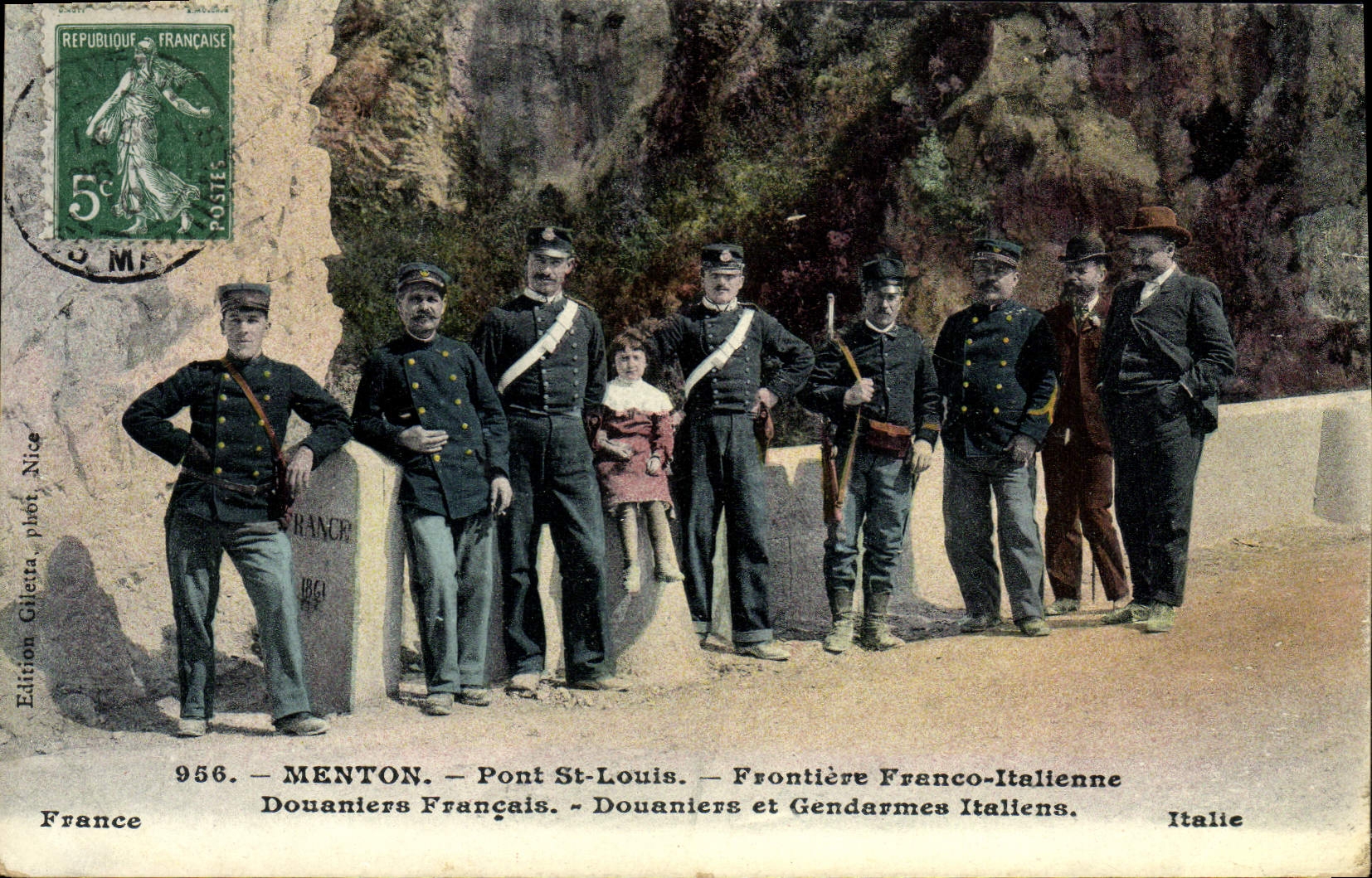 Las aduanas de las aduanas de la POSTAL de la VENDIMIA Menton viran a gendarmes franceses del italiano hacia el lado de babor de los oficiales de aduanas de la frontera italiana libre de St. Louis