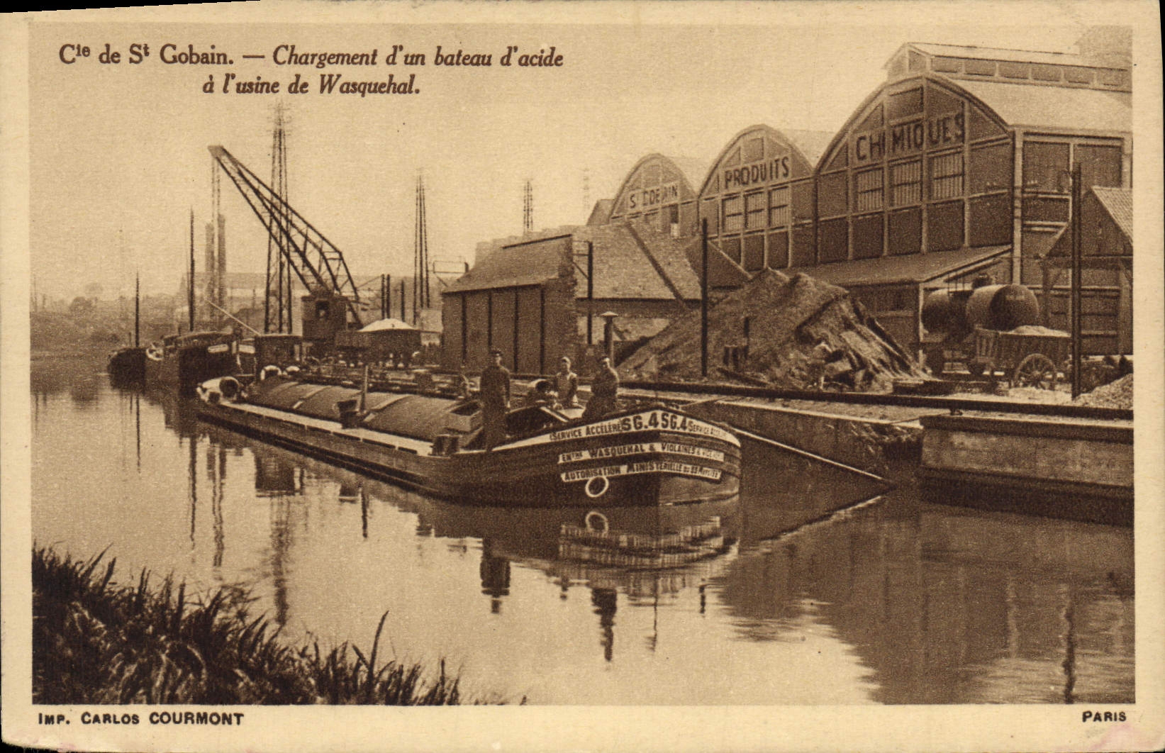 CPA Industrie Usine Cie de St Gobain Chargement d'un bateau d'acide a l'usine de Wasquehal Bateau Peniche
